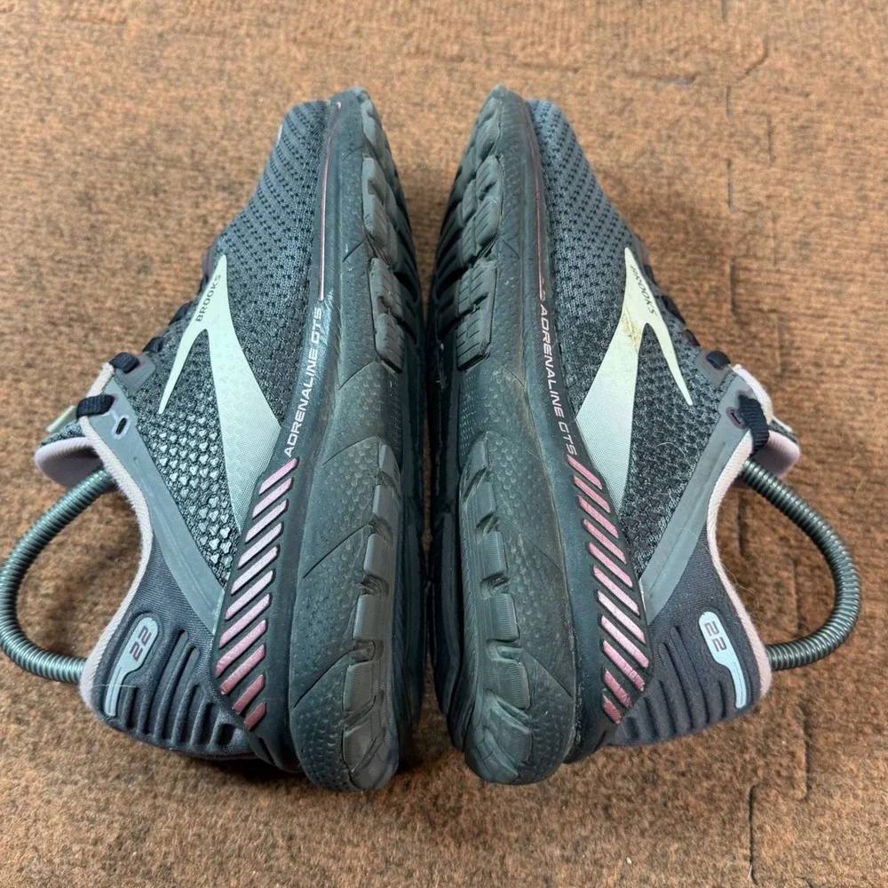 Brooks Adrenaline GTS 22 Womens 8 Wide D Grey Lilac Running Shoes 1203531D015 C+